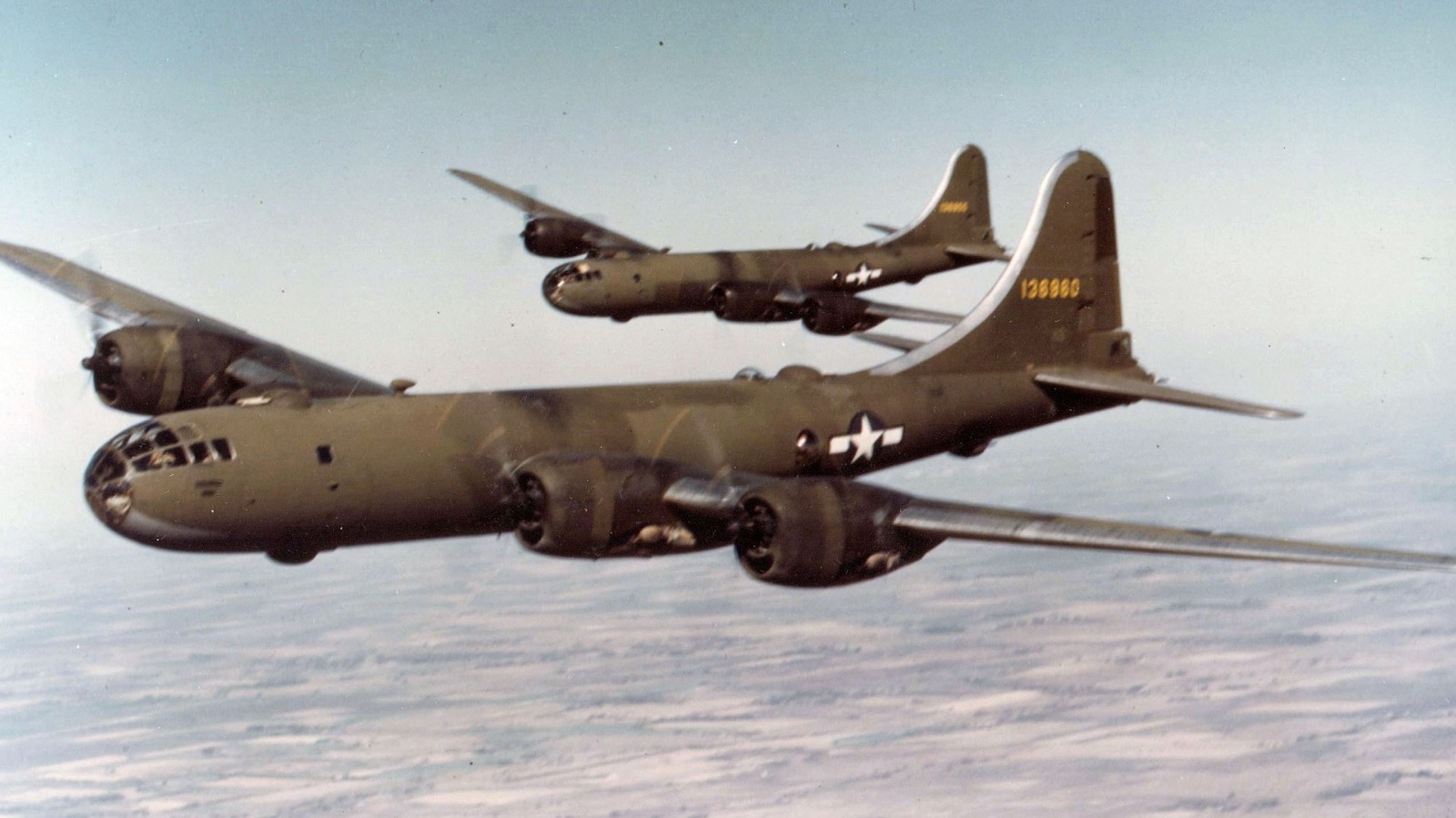 כמה עלה לצבא לבנות את העל B-29 Superfortress? (ולמה זה היה כל כך יקר?)