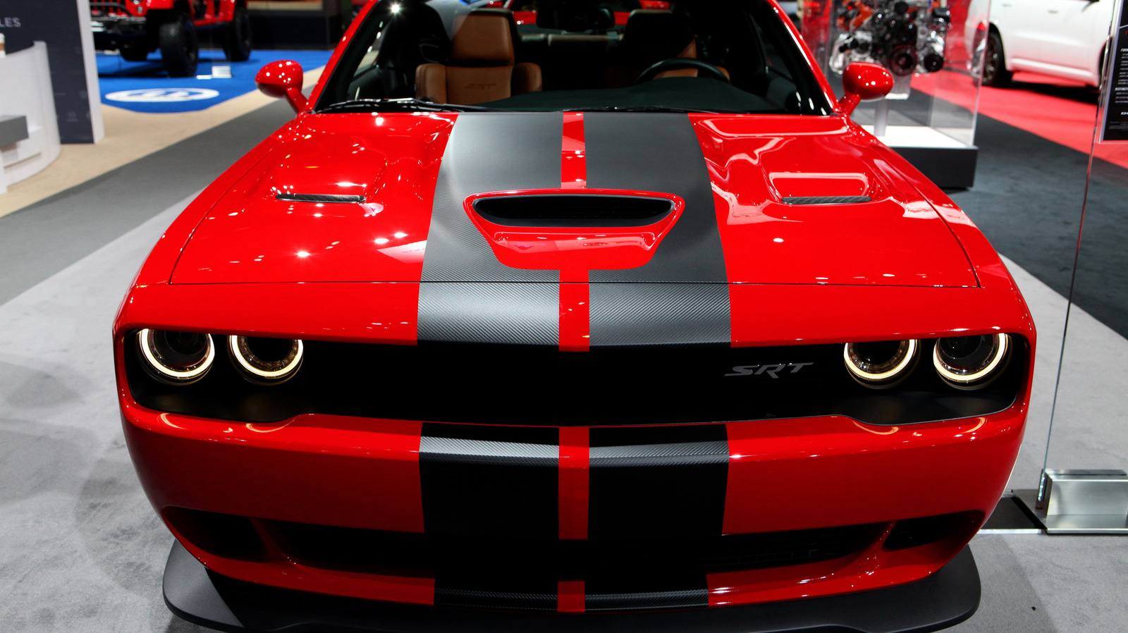 מה גורם לדודג 'Hellcat להתבכיין? (ואתה יכול לעשות את זה חזק יותר?)